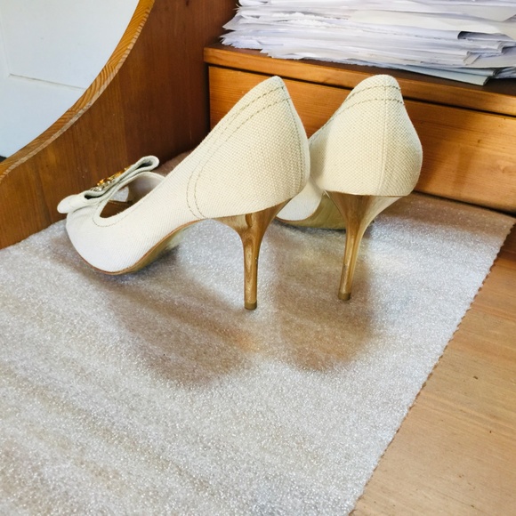 Louis Vuitton OPEN TOE PUMPS GOLD LOGO HEELS - Picture 5 of 11